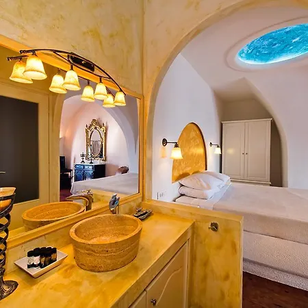 Lava & Lounge 3* Fira (Santorini)