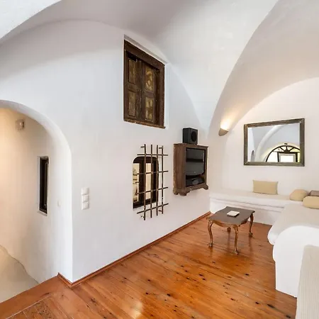 Lava & Lounge Apart-hotel Fira (Santorini)