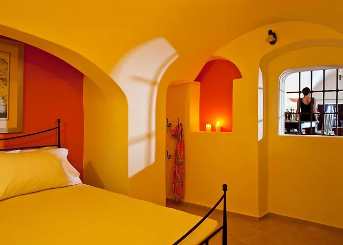 Lava & Lounge 3* Fira (Santorini)