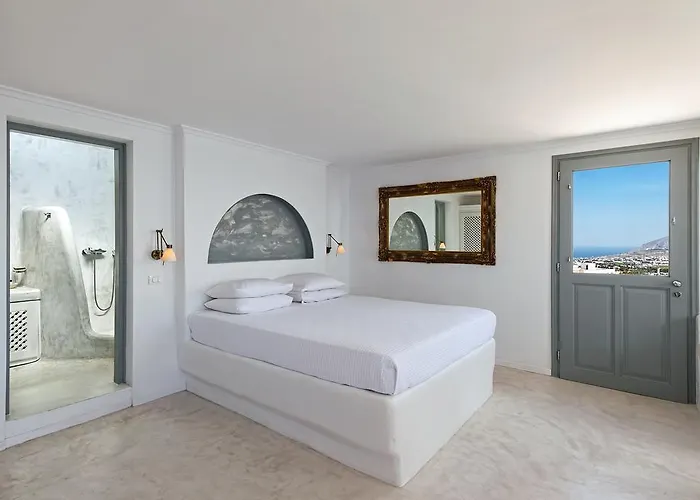 Lava & Lounge 3* Fira (Santorini)