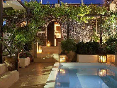 Lava & Lounge 3* Fira (Santorini)