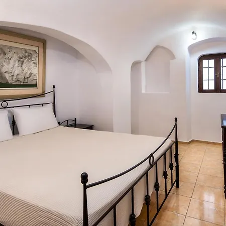 Apart Otel Lava & Lounge Fira (Santorini)