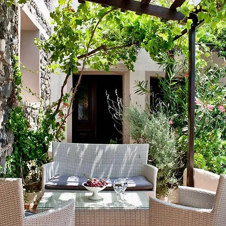 Lava & Lounge Fira (Santorini)