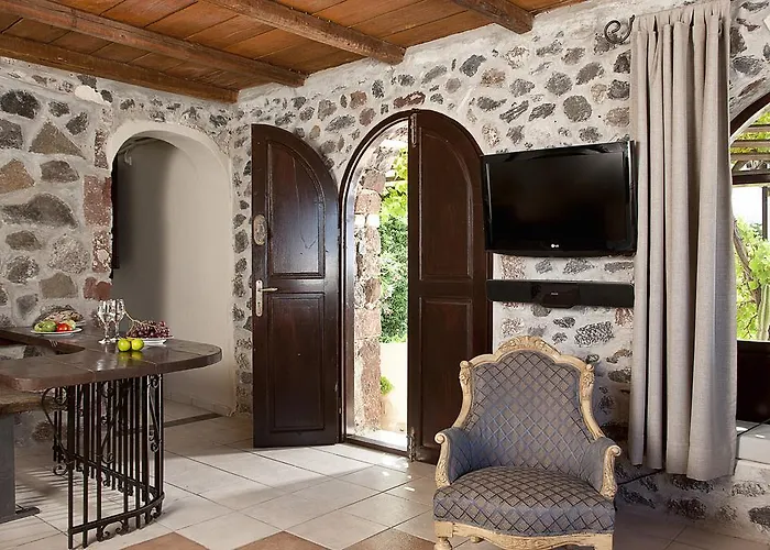 Lava & Lounge 3* Firá