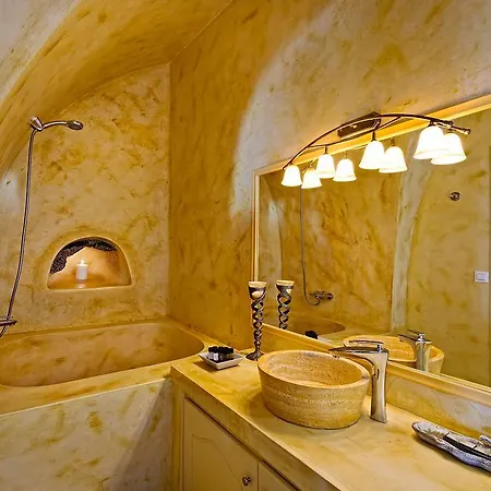 Lava & Lounge Lägenhetshotell 3*