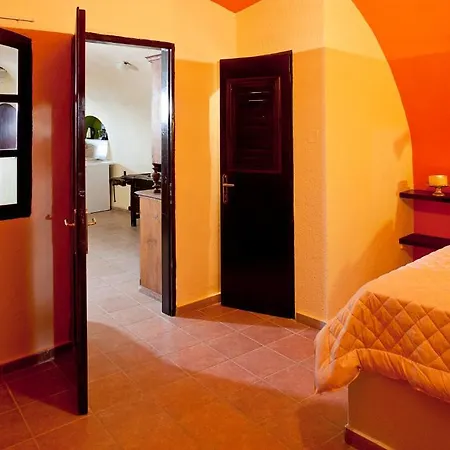 Lava & Lounge Lägenhetshotell Fira (Santorini)