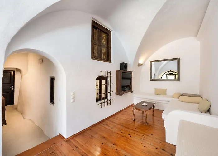 Lava & Lounge Aparthotel Fira (Santorini)