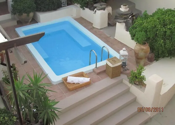 Lava & Lounge 3* Fira (Santorini)