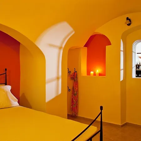 Lava & Lounge 3* Fira (Santorini)