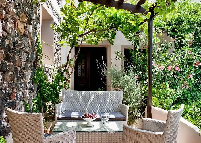 Lava & Lounge Fira (Santorini)